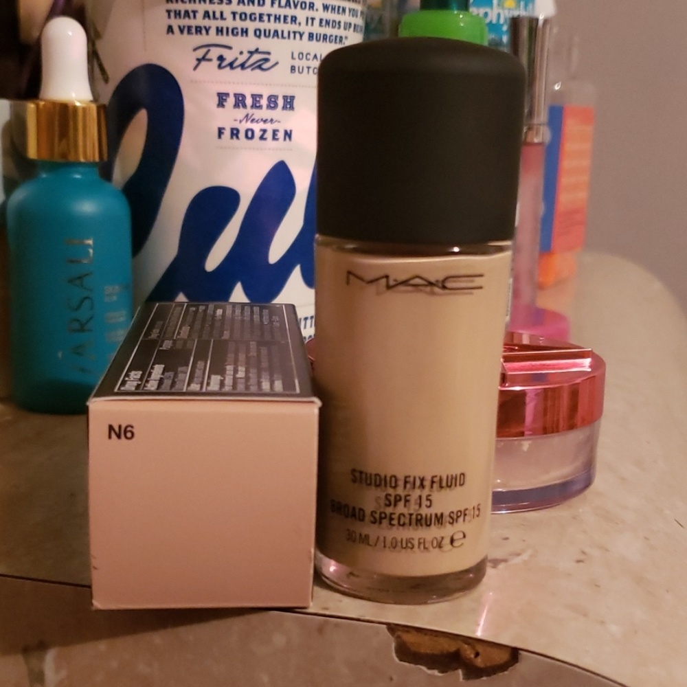 Mac Studio Fix fluid foundation N6